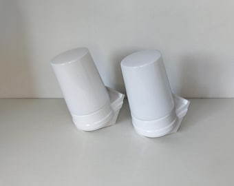 Para zabytkowych lamp łazienkowych Sigvard Bernadotte, białe kinkiety z lat 60. XX wieku, szwedzki design