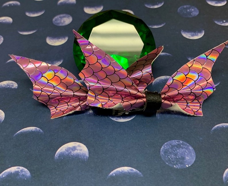 Bat shaped bow pair