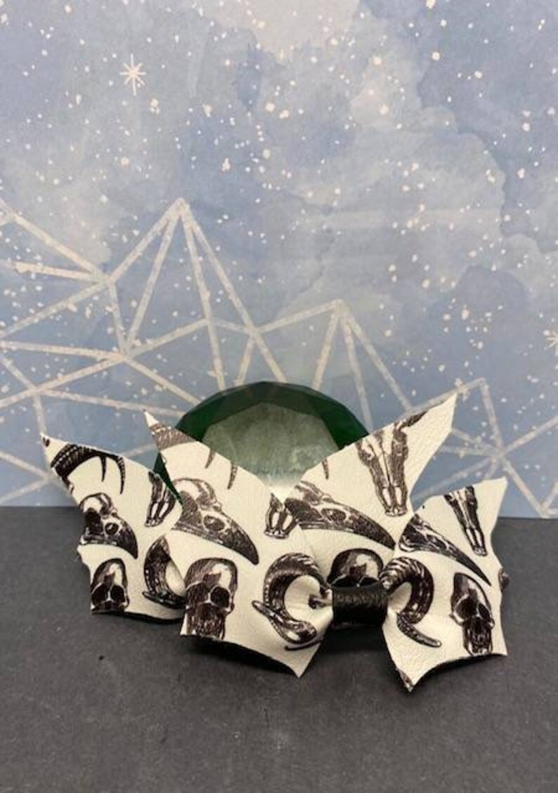 Bat shaped bow pair