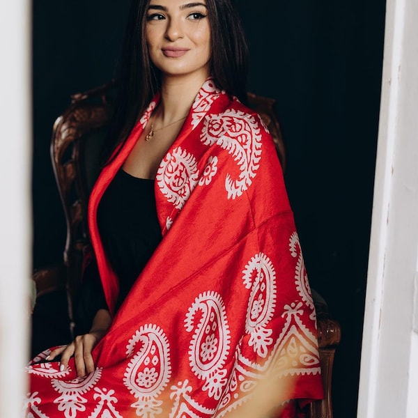 Rot und Weiß, reine Seide, Schals für Frauen, handbemalt, Frauen Schal/Kleid/Bandana/Schleier, Aserbaidschan Schal