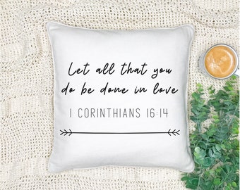 Deixe tudo o que você faz ser feito com amor | Presentes para aquecimento de casa Nova casa | Almofadas de destaque | Almofadas fofas | Decoração Cristã | 1 Coríntios