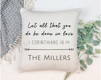 Deixe tudo o que você faz ser feito com amor | Presente de primeiro aniversário | Presentes para aquecimento de casa Nova casa | Casamento Cristão | Almofadas de destaque | cristão