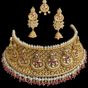 Kundan Choker: Indian Gold Bridal Jewelry Set with Tikka & Earrings