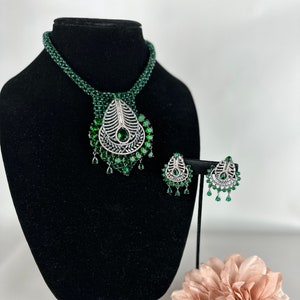 Collana Emerald Hydro beads con borchie in oro / Collana di perline Hyderabadi / Gioielli da sposa vintage / Regali per lei / Set di girocolli Kundan in oro verde