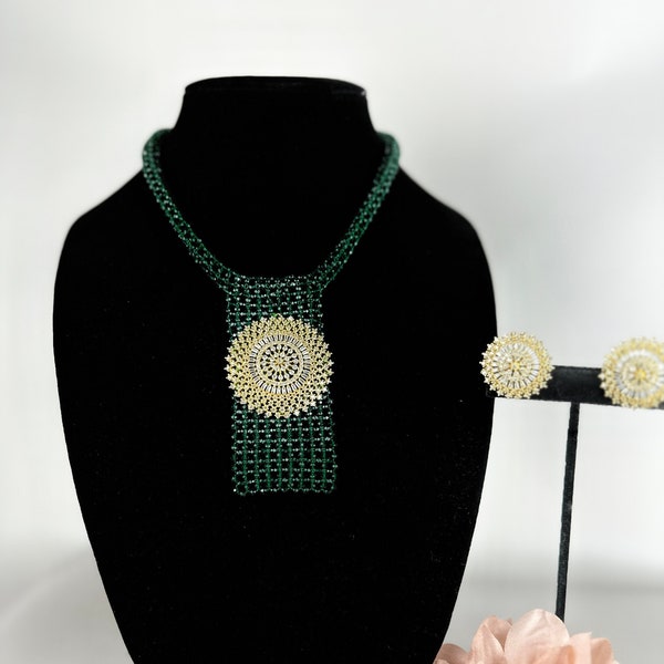 Collier de perles Emerald Hydro avec clous en or / Collier de perles Hyderabadi / Bijoux de mariage vintage / Cadeaux pour elle / Ensemble Choker Kundan en or vert
