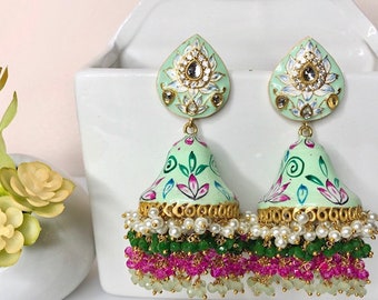 Bijoux Bollywood / Bijoux indiens / Boucles d’oreilles Meenakari / Bijoux émaillés / Long Jhumka / Boucle d’oreille Statement / Sabyasachi / Bijoux indiens de mariée / Perle