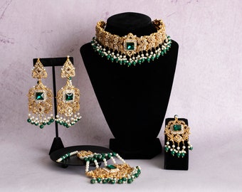 Conjunto de joyas nupciales de oro y esmeralda: gargantilla india hecha a mano, tikka, jhumka