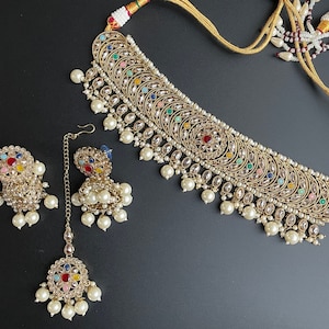 Mehrfarbiger Polki Choker/Halskette mit Tikka Jhumka/Sangeet Empfang Hochzeit Choker/rosa grün blau Kundan Choker Set/Sabyasachi