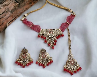 Gargantilla Kundan con cuentas: joyería nupcial india con jhumka y tikka