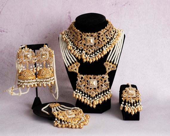 Hyderabadi Bridal Jewelry Set: Choker, Tikka, Jhumka, Passa UK