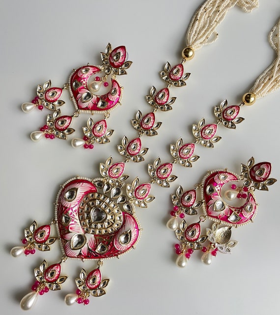 Set Di Gioielli Indiani AD In Ottone Placcato Argento Con Perle E CZ – Orecchini E Collana Per Sposa
