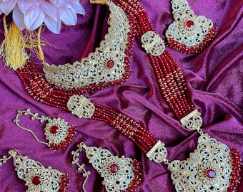 Conjunto de joyas de gargantilla nupcial india roja y dorada