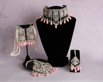 Conjunto de joyería nupcial india hecha a mano: gargantilla de plata, jhumka y tikka