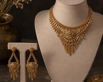Antieke gouden ketting en bijpassende oorbellen (Jhumka) | Punjabi, Indiase en Pakistaanse bruidssieraden | Gelaagde choker in tempelstijl voor een bruiloft