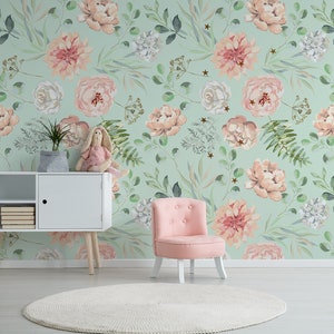 Schöne mintfarbene Blumentapete mit rosa Blumen, Pfingstrosen und Blättern, Tapete, selbstklebend, schälen und kleben