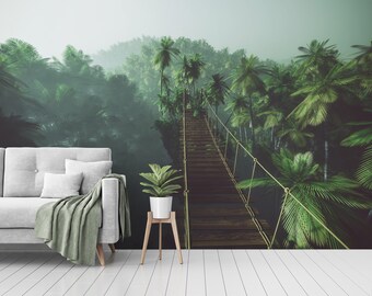 Papier peint avec pont de corde dans la jungle brumeuse avec palmiers, peinture murale, pelage et bâton, auto-adhésif, décoration murale, papier peint amovible