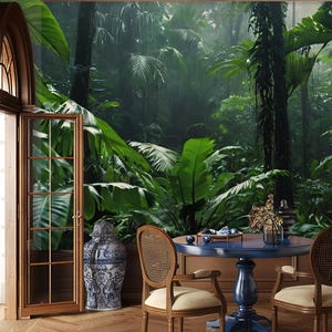 Peut inclure: Une salle à manger avec une table ronde bleue et deux chaises. Le mur est recouvert d'une fresque de jungle avec une végétation luxuriante et une atmosphère brumeuse.