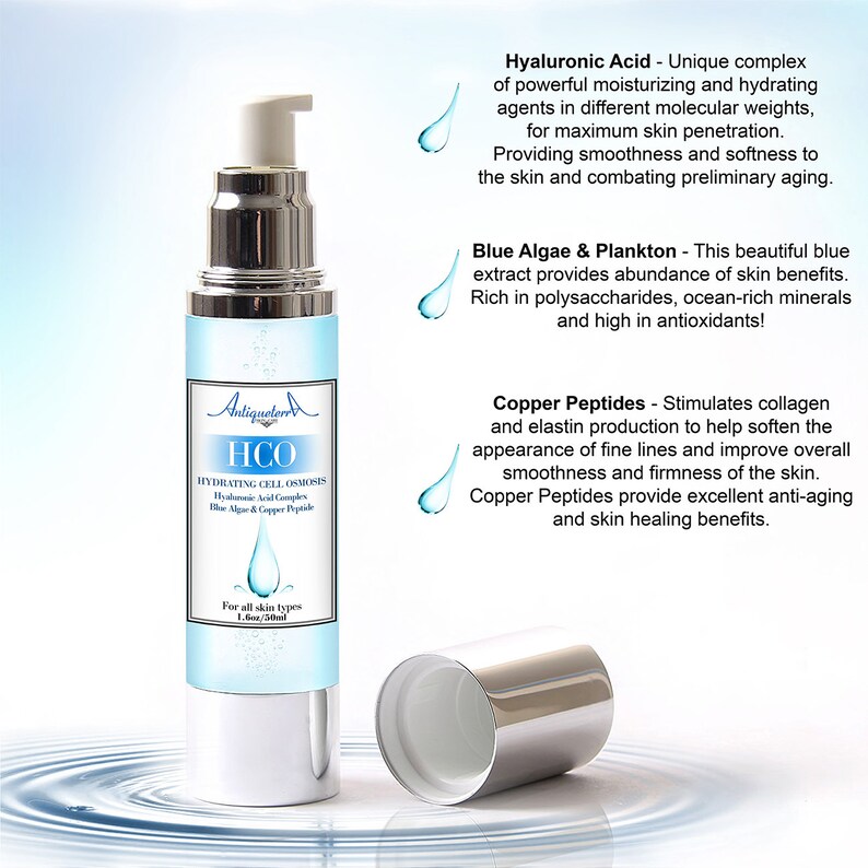 Puede incluir: Una botella plateada de suero HCO Hydrating Cell Osmosis con una etiqueta azul. La etiqueta presenta el texto "Antiquaten HCO Hydrating Cell Osmosis Hyaluronic Acid Complex Blue Algae & Copper Peptide" y "For all skin types 1.6oz/50ml".