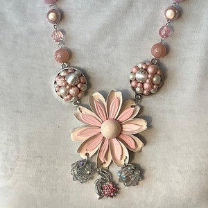 Assemblage vintage pink flower necklace