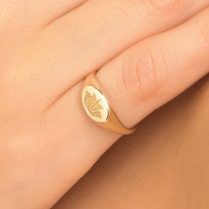 Solid Gold (9K,14K,18K) Oval Shaped Signet Leaf Ring, Handmade Engraved Ring, Nature ring, Unisex Ring, Chevalier ring, Symbol gift ring