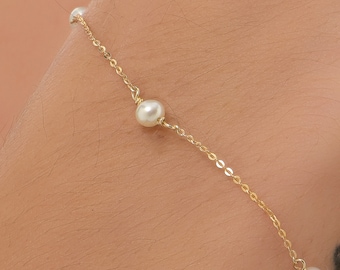 Solid gold bracelet 9K-14K-18K, Handmade 3 pearl bracelet, Dainty pearl bracelet, Minimal gold bracelet, Tiny pearl bracelet, Gift for her