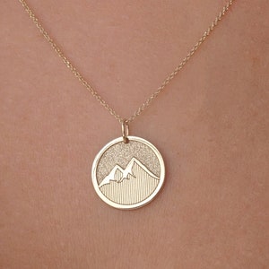 Collier montagne en or massif (K9, K14, K18), breloque Wanderlust personnalisée, cadeau de fête des mères