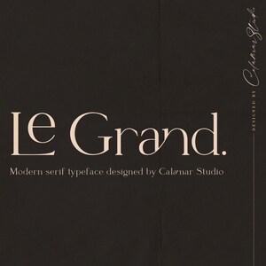 K&ouml;nnte beinhalten: Ein Grafikdesign f&uuml;r eine Schriftart namens "Le Grand." Der Text ist in einem modernen Serifenschrift-Stil gehalten und vor einem dunkelbraunen Hintergrund platziert. Der Text lautet "Le Grand. Moderne Serifenschriftart, entworfen von Calamar Studio."