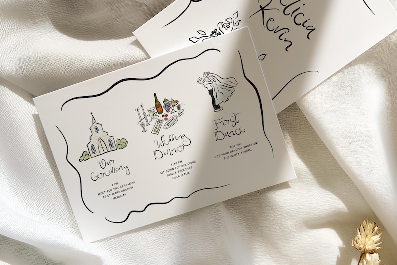 Puede incluir: Tarjetas de invitaci&oacute;n de boda blancas con texto e ilustraciones manuscritos en negro. Las tarjetas presentan una iglesia, una mesa de cena y una pareja bailando. Los nombres "Alicia" y "Kevin" tambi&eacute;n est&aacute;n escritos en las tarjetas.