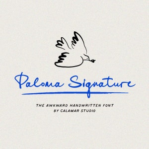 Può includere: Illustrazione in bianco e nero di un uccello con il testo "Paloma Signature" in scrittura corsiva blu sotto. Il testo "The Awkward Handwritten Font by Calamar Studio" è in testo blu più piccolo sotto la firma.