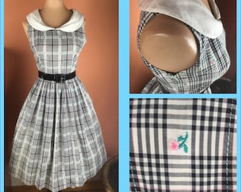 1950s/1960s Cotton Gingham Dress with Floral Embroidery - Size 4