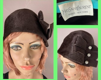 Vintage Yves Saint Laurent Spotted Leopard Fuzzy Faux Fur  display picture 1