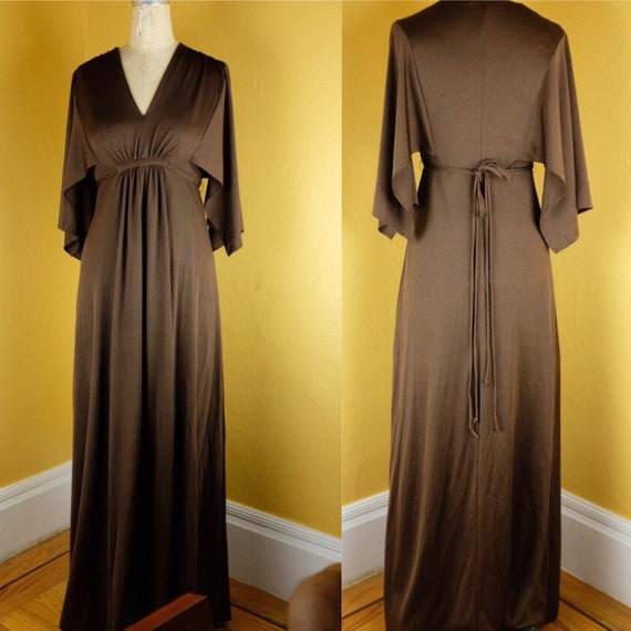 1970s Hostess Gown,  Size Medium