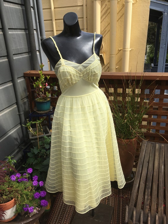 Pretty Pretty Yellow Chiffon 1960s Nightgown - image 2