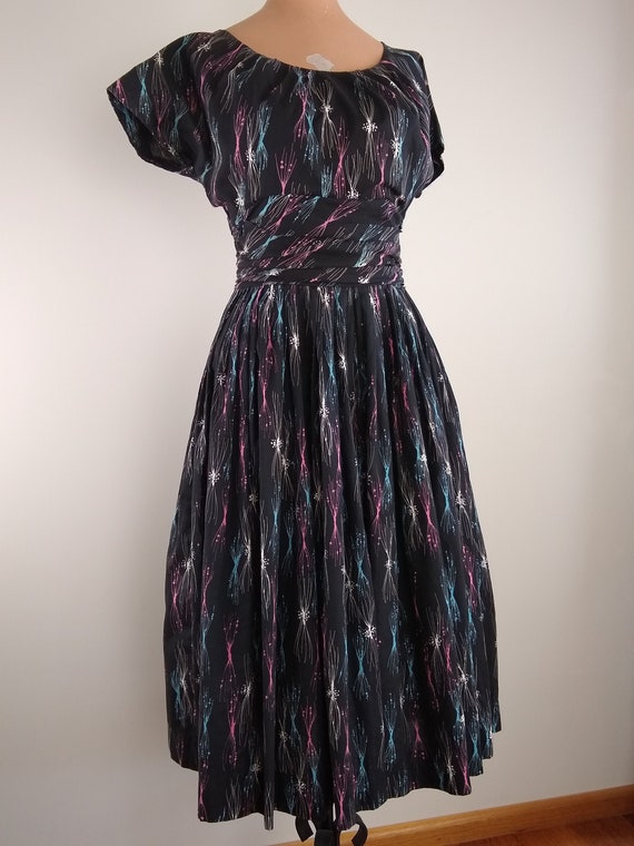 Arresting 1950s cotton atomic print dress - image 8