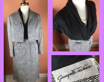 Traje de vestir de seda georgette trilére de las décadas de 1970 y 1980