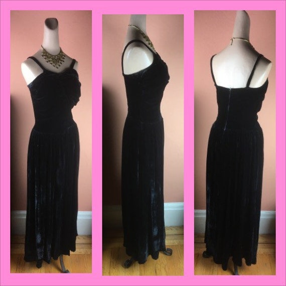 1940s Black Velvet Gown - image 2