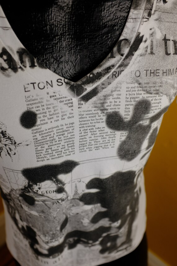 Iconic Y2K John Galliano Newsprint Tee shirt - S/M - image 5