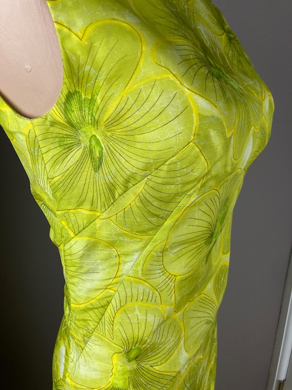 1960s Chartreuse Hawaiian Print Dress - Floral Pr… - image 5