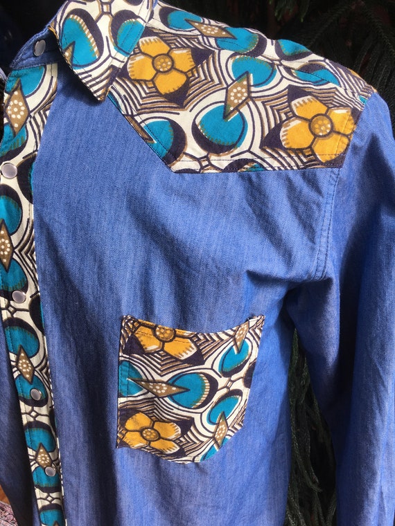 1980s Western Denim Shirt with Print Detail - image 5