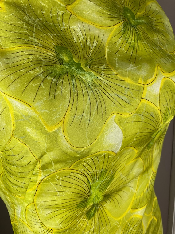 1960s Chartreuse Hawaiian Print Dress - Floral Pr… - image 6