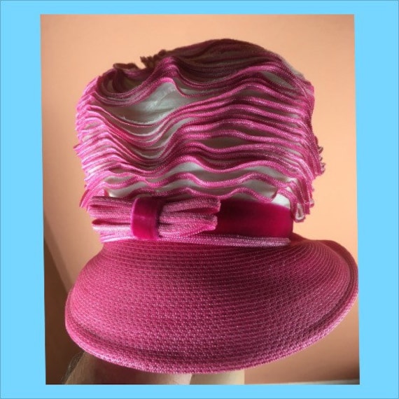 Vintage 1960s Sandra New York cream fascinator straw hat with pink bow and tulle Fifi Fascinator - Vibrant Two-Tone Lightweight Kentucky  main image 3