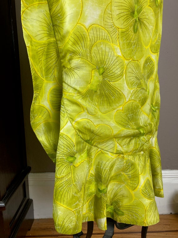 1960s Chartreuse Hawaiian Print Dress - Floral Pr… - image 4