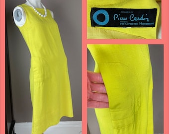 Vestido de la era espacial Pierre Cardin Prêt a Porter amarillo de la década de 1960