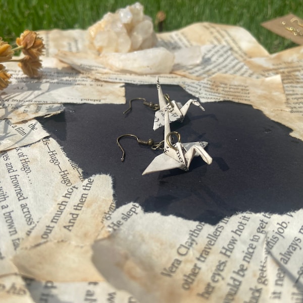 Handgjorda Origami Traneörhängen, Boksidesmycken, Dark Academia, Vattentäta