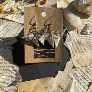 Hand gefertigte wasserdichte Origami Schmetterling Ohrringe Dark Academia Writers Aesthetic Bild 5