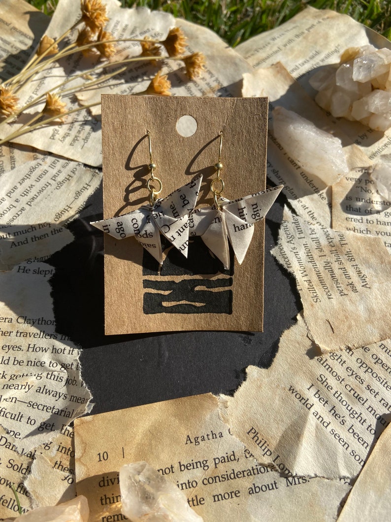 Hand gefertigte wasserdichte Origami Schmetterling Ohrringe Dark Academia Writers Aesthetic Bild 5