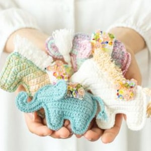 Bündel von Häkelanleitungen für entzückende kleine Tier Anhänger & Schlüsselanhänger - DIY Geschenkidee für Elefant, Pferd, Alpaka Anhänger/Schlüsselanhänger
