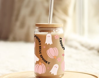 Tazza da caffè in vetro di Halloween con coperchio e cannuccia, tazza da caffè fantasma, regalo per la stagione autunnale, tazza da caffè ghiacciata con design della stagione spettrale, tazza in vetro da 16 once