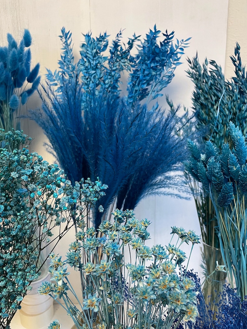 Trockenblumen blau hellblaue Blumen Trockenblumenstrauß Deko blau Tischdeko Taufe Hochzeitsdeko Adventskranz Hortensien Flachs Weizen Hafer Bild 7