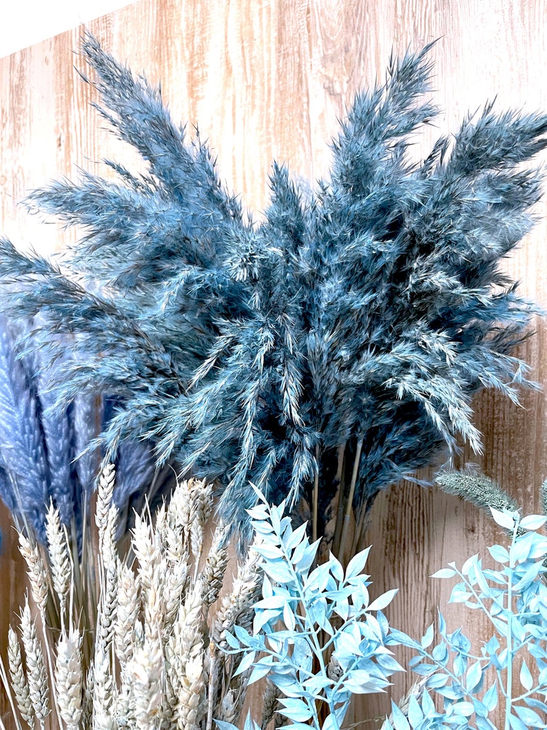 Trockenblumen Trockenblumenstrauß blau hellblau dunkelblau Pampas Ruskus Lagurus Broom Glixia blaue getrocknete Blumen Deko Taufe Hochzeit Bild 5